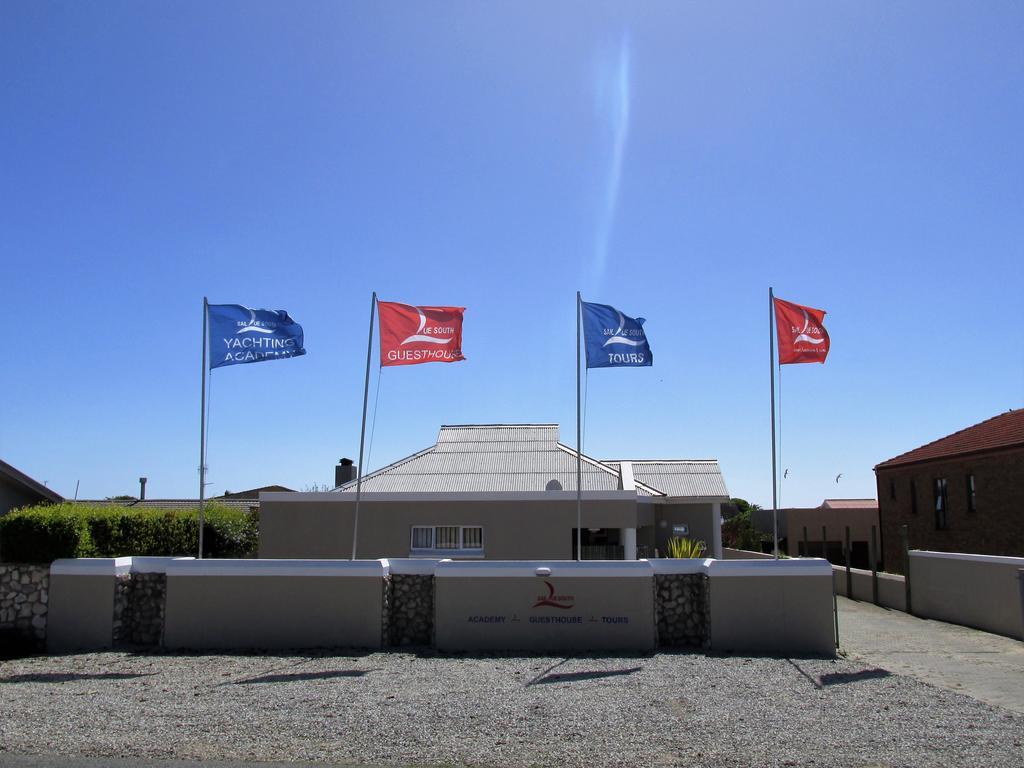 לאנגבאן Due South Guest House מראה חיצוני תמונה